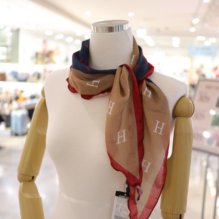 [행복한백화점][아날도바시니]H 레터링 물결 패션스카프 ABS-213304