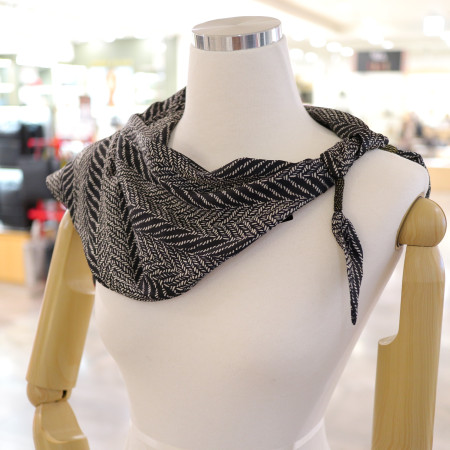 [행복한백화점][아날도바시니]사선 패턴 스카프 ABS-213306