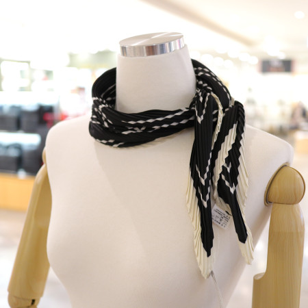 [행복한백화점][아날도바시니]마름모 패턴 주름 스카프