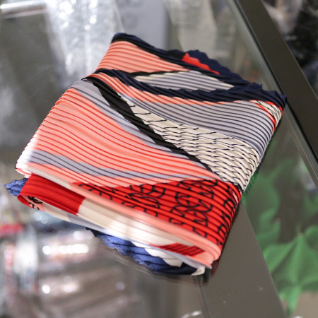 [아날도바시니] 세련된 패턴 주름 스카프