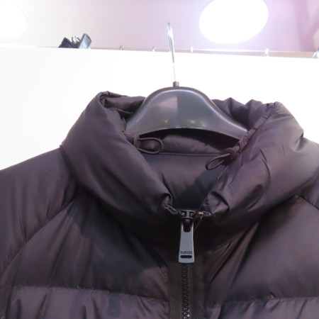 볼륨 에리 경량 다운 점퍼 블랙 여성 겨울 패딩 P18FWJ725M