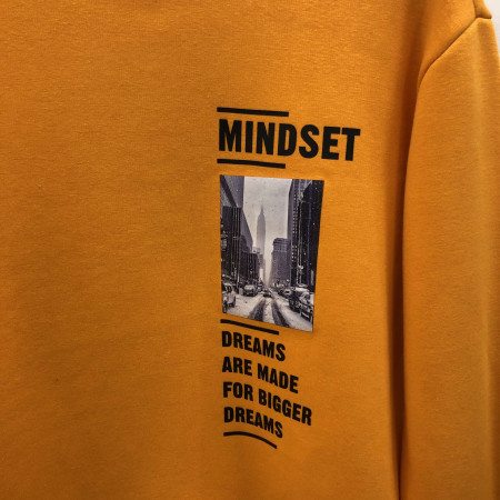 유니 스트릿 포토 밍크 맨투맨티(오렌지) 19D1404