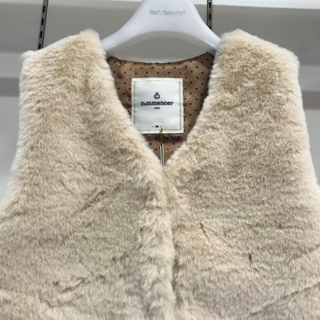 [꼬망스] 파르벤 니트 배색 퍼 조끼 아이보리 C1942A801