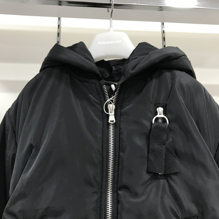 [꼬망스] 베이직 드롭 숄더 점퍼 블랙 C1945J505