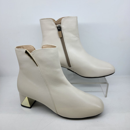 [행복한백화점][에스콰이아]특가 여성 5센치 넓은굽   아이보리 세미 정장 아이보리 기모부츠PFCWBS6