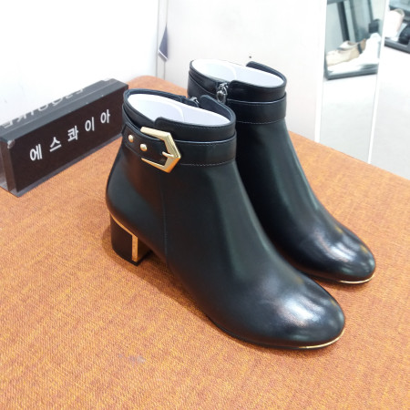 발편한 에스콰이아 부드러운 검정색 소가죽  5cm 버클장식 앵클부츠
